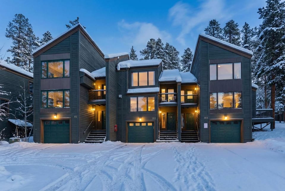 Ski In Out Townhome with Hot Tub and Lovely Mtn Views House in Breckenridge
