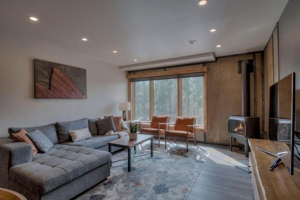 Ski In Out Townhome with Hot Tub and Lovely Mtn Views House in Breckenridge