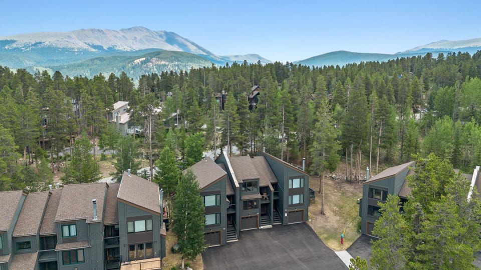 Ski In Out Townhome with Hot Tub and Lovely Mtn Views House in Breckenridge