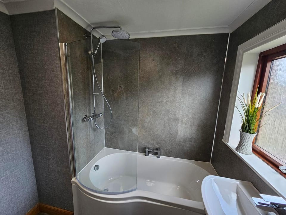 Shower, Bath, towels