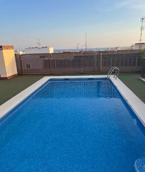Swimming pool, Swimming pool