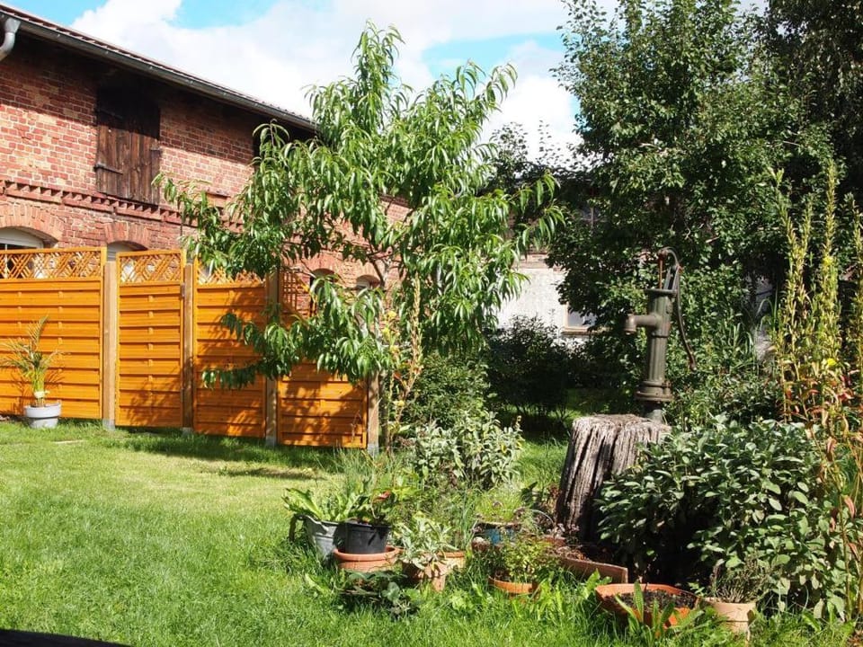 NEU Fewo im Bauernhaus mit idyllischem Innenhof und Naturgarten Apartment in Greifswald