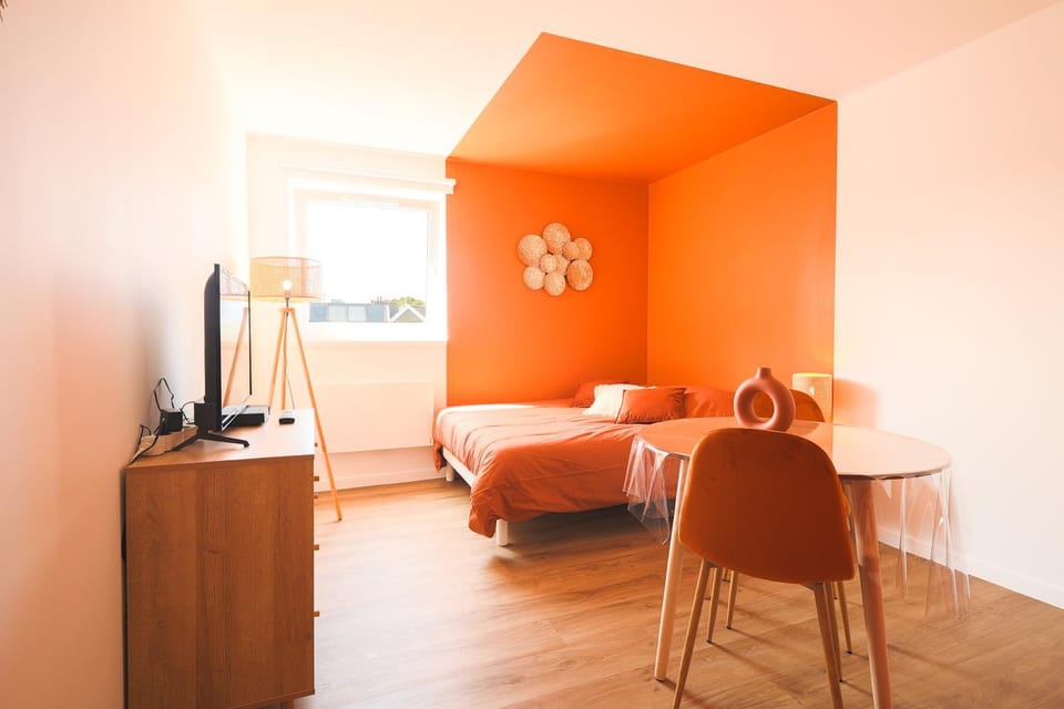 Communal lounge/ TV room, Bed, TV and multimedia, Photo of the whole room, Bedroom, hair dresser