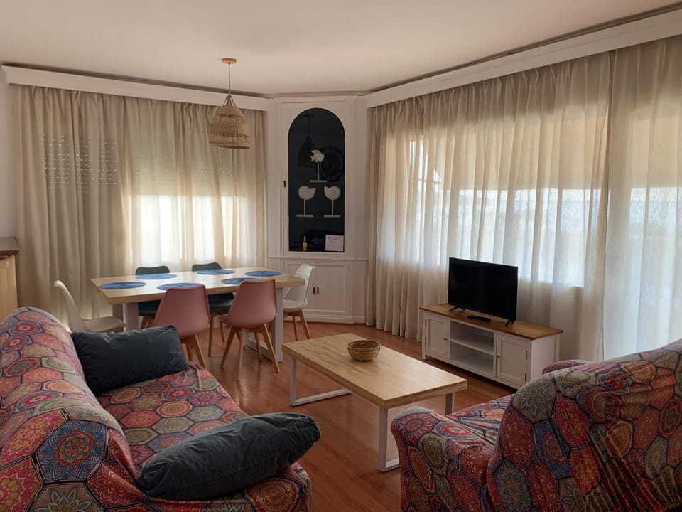 Living room, Dining area, air conditioner