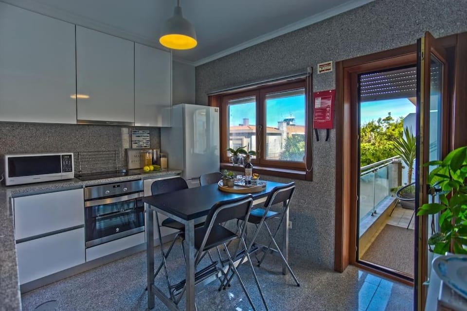 View (from property/room), Balcony/Terrace, Kitchen or kitchenette, Dining area, minibar, pet friendly, stove