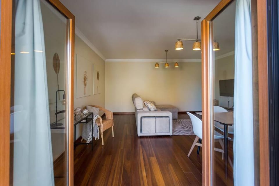 Bed, TV and multimedia, Living room, Seating area, Dining area