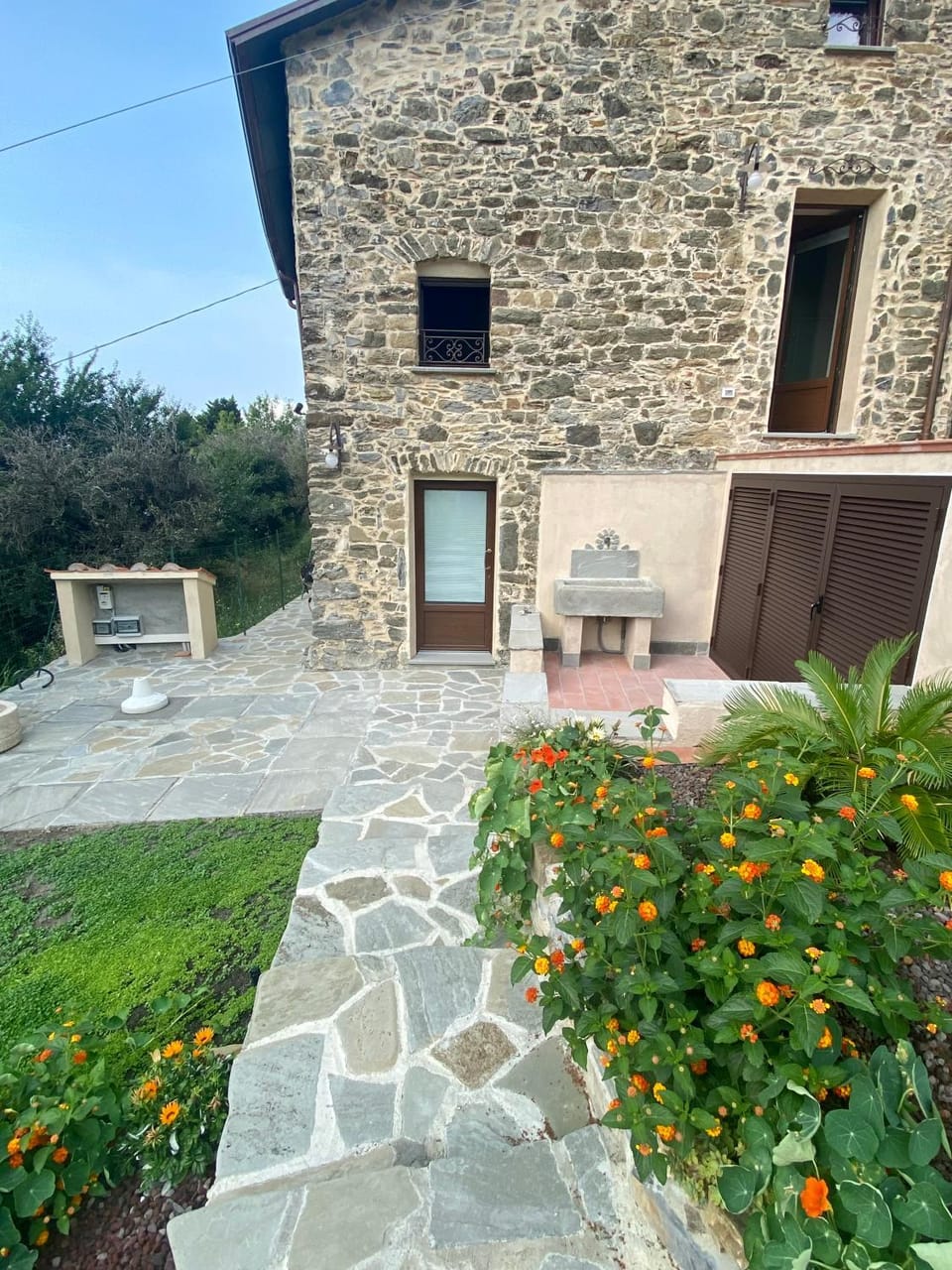 Property building, Day, Garden, Garden view