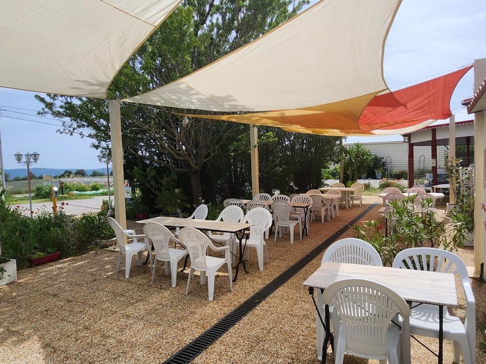 Property building, Patio, Restaurant/places to eat