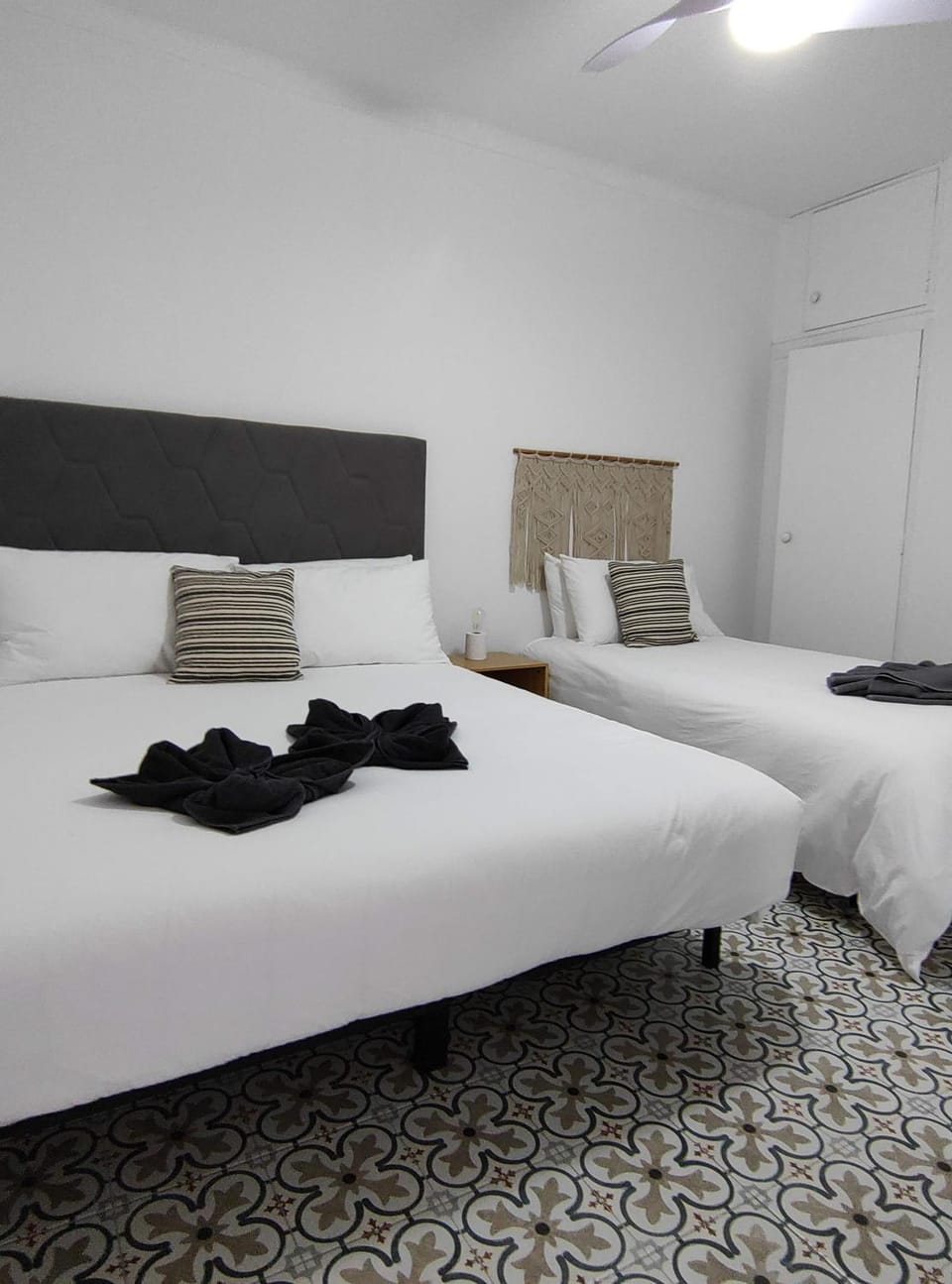 Bedroom, fireplace, internet, air conditioner