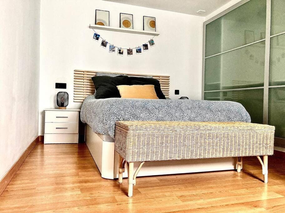 Bed, Photo of the whole room, Bedroom