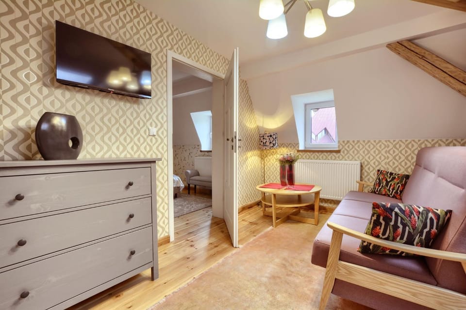 TV and multimedia, Living room, Seating area, hair dresser