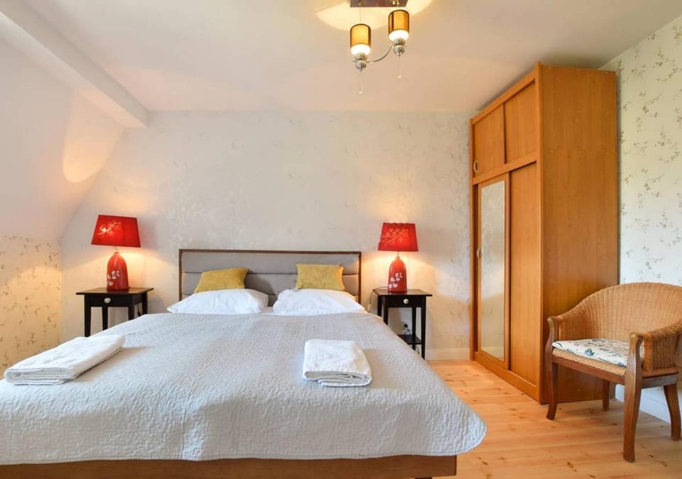 Bed, Photo of the whole room, Bedroom, wardrobe