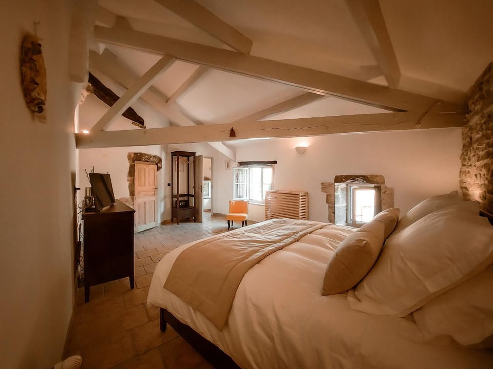 Toilet, Bed, Coffee/tea facilities, Bedroom, Breakfast, Location, locker, wardrobe, air conditioner