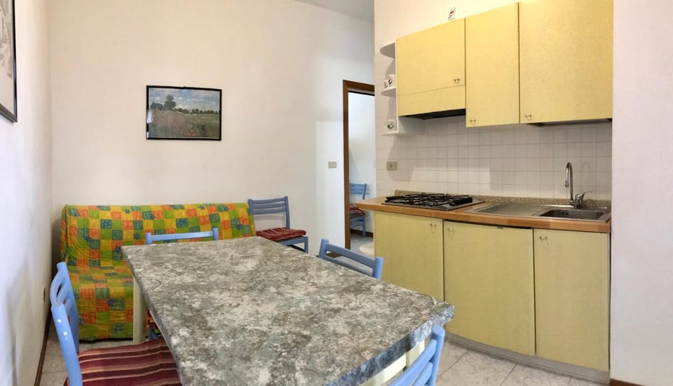 Kitchen or kitchenette, Living room, Dining area, stove
