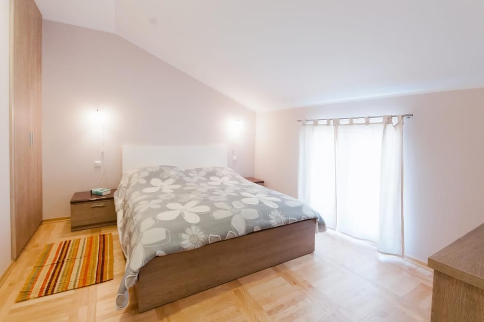 Day, Photo of the whole room