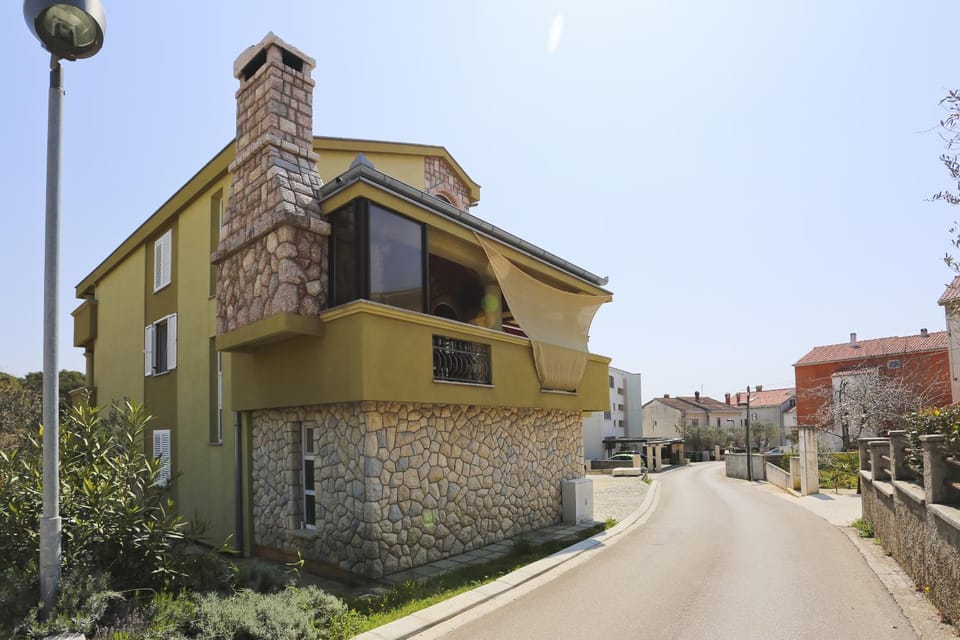 Property building, Day