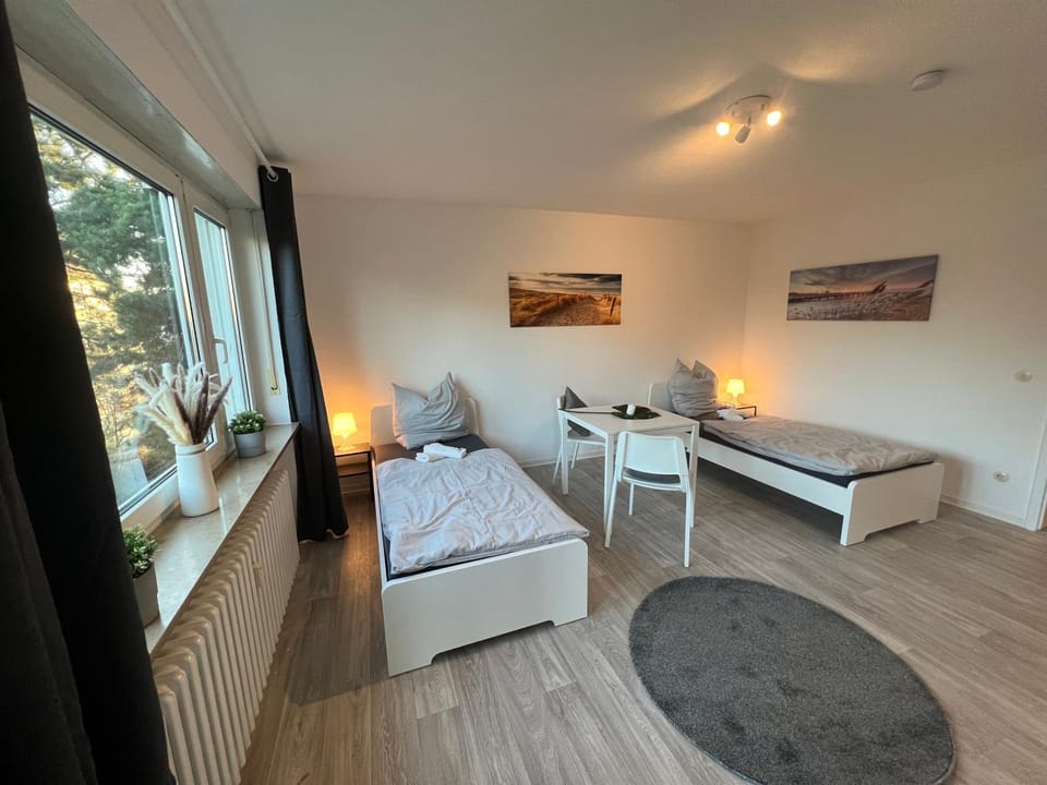 Bed, Photo of the whole room, Seating area, Bedroom