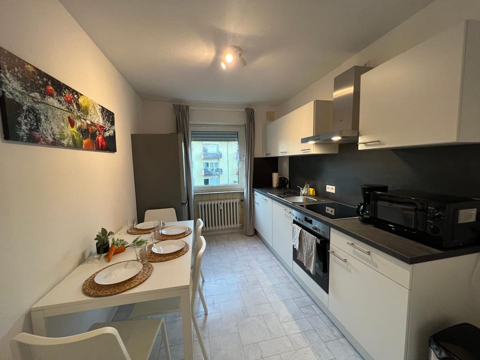 Coffee/tea facilities, Kitchen or kitchenette, Dining area, minibar, pet friendly, stove