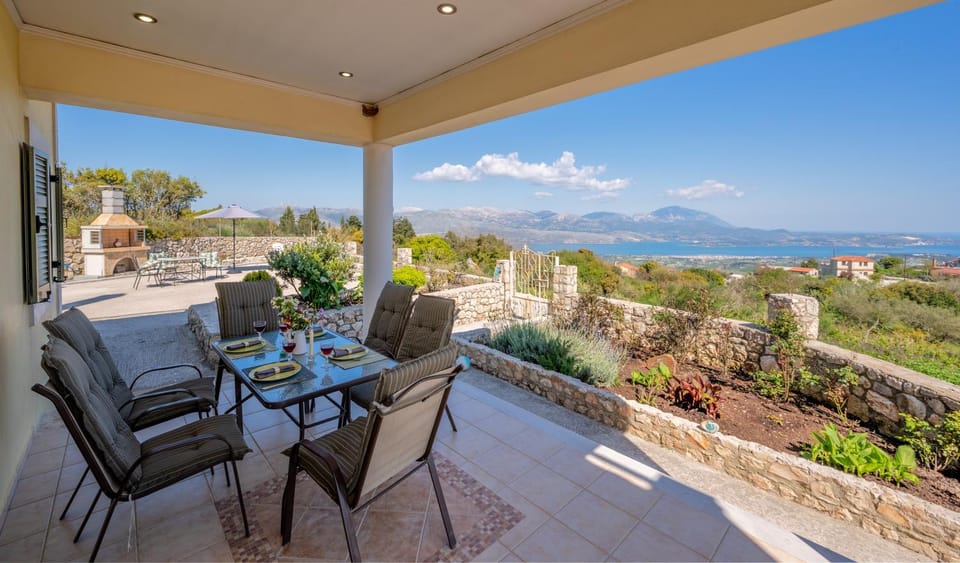 Patio, Day, Natural landscape, BBQ facilities, Balcony/Terrace, Seating area, Dining area, Garden view, Mountain view, Sea view