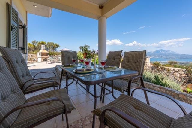 Day, Natural landscape, View (from property/room), Balcony/Terrace, Seating area, Dining area, Mountain view, Sea view