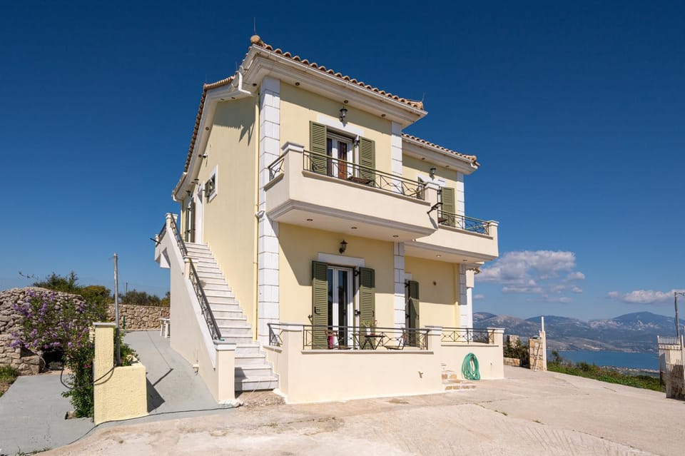 Property building, Mountain view, Sea view, Inner courtyard view, Parking