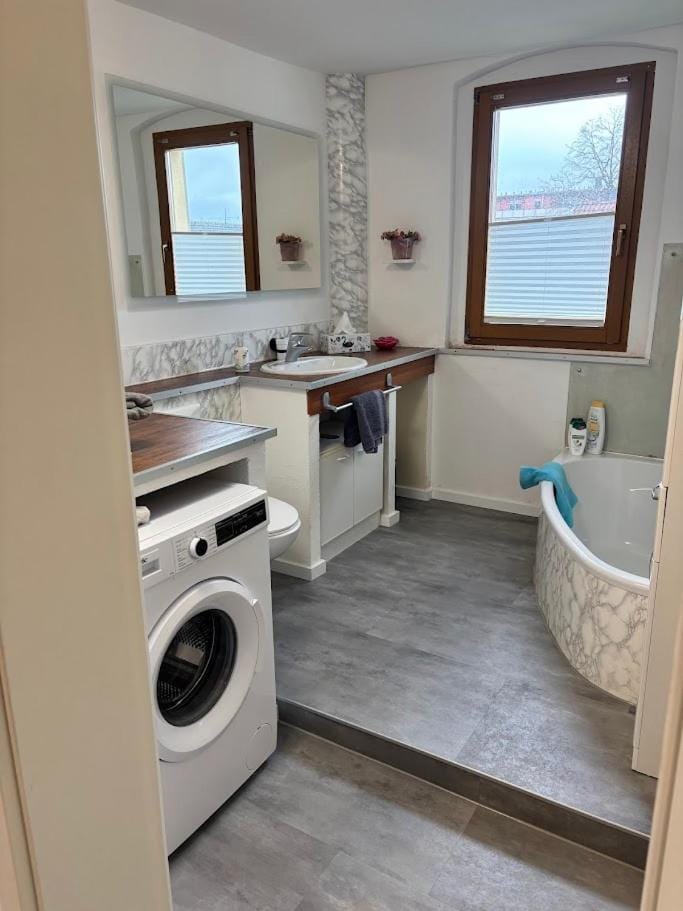 Bathroom, Bath, washing machine