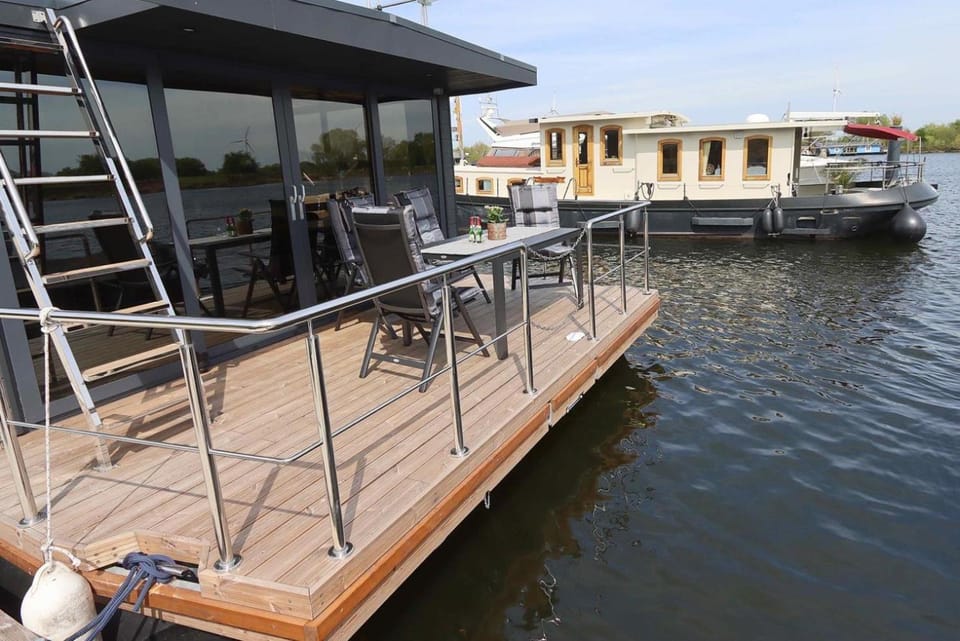 Hausboot La Mare Claudia Apartment in Lower Saxony, Germany