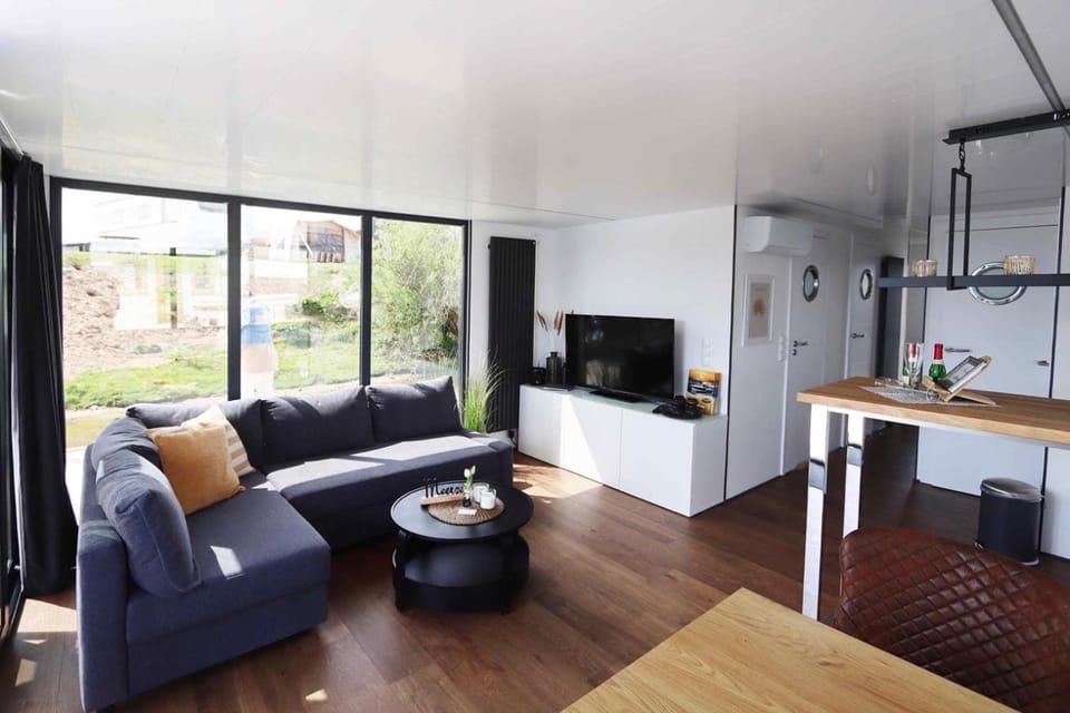 Hausboot La Mare Claudia Apartment in Lower Saxony, Germany