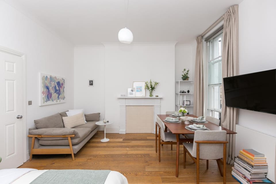 Light filled studio with view of Regents Park Apartment in City of Westminster