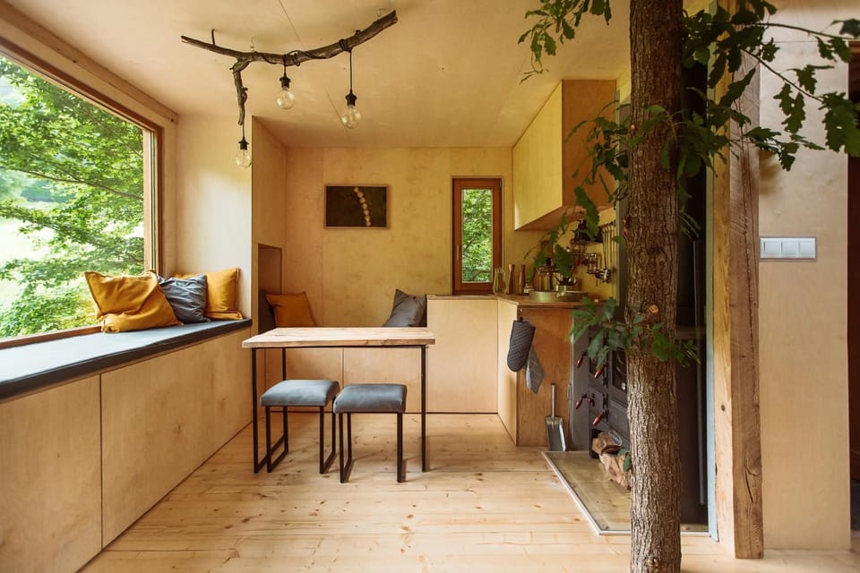 Seating area, Dining area