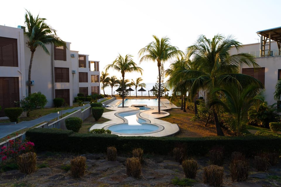 Property building, Garden view, Pool view, Swimming pool