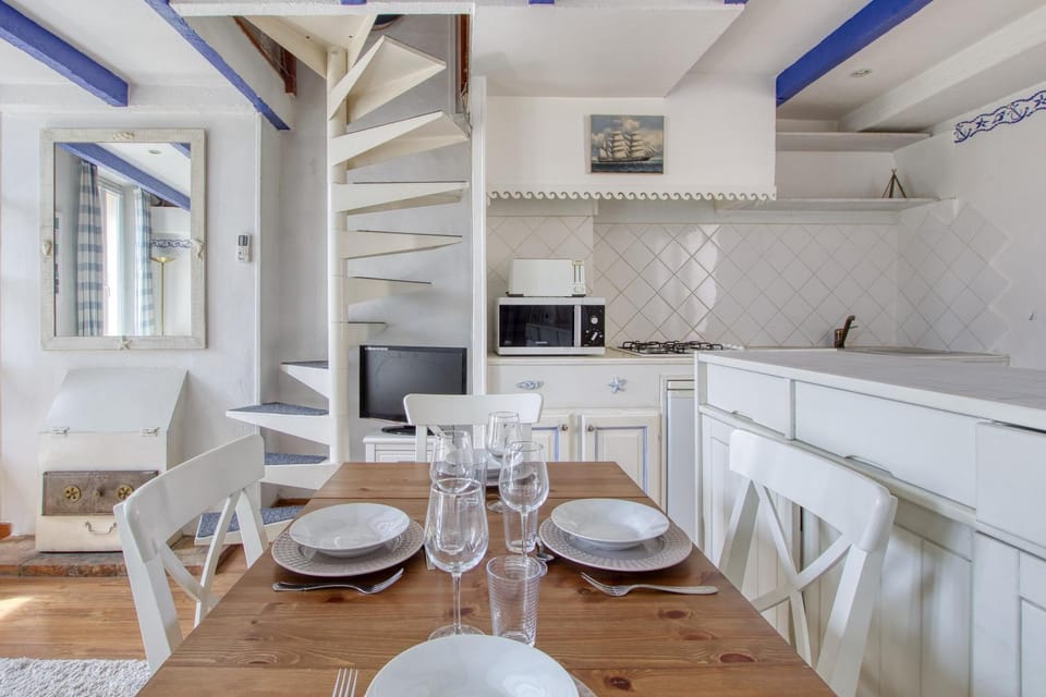Kitchen or kitchenette, Other, Dining area