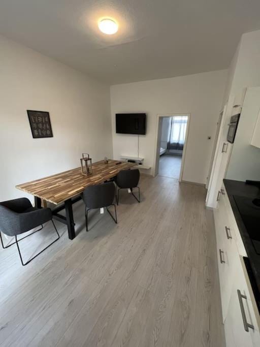 TV and multimedia, Kitchen or kitchenette, Seating area