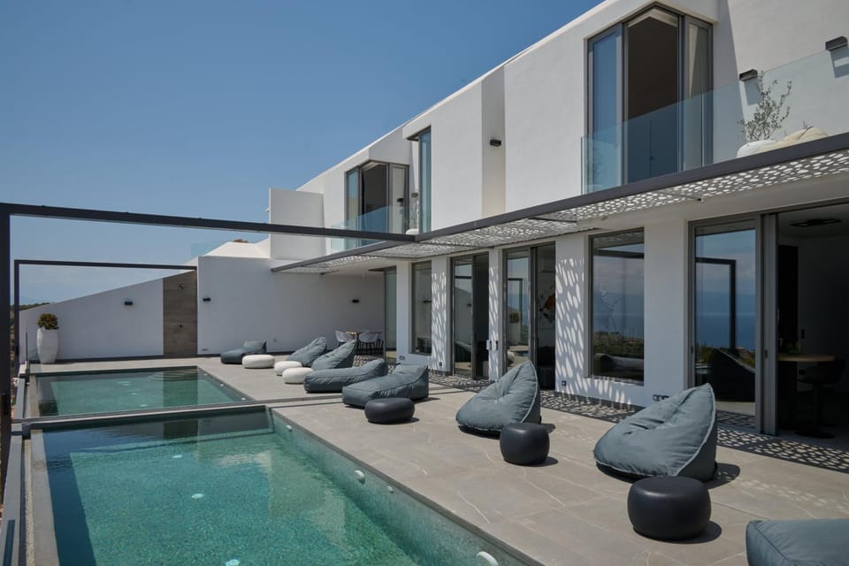 Property building, Patio, Day, Natural landscape, Seating area, Pool view, Swimming pool, sunbed