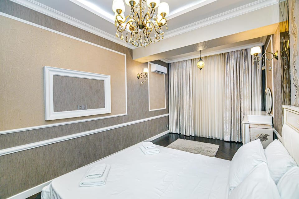 Bed, TV and multimedia, Bedroom