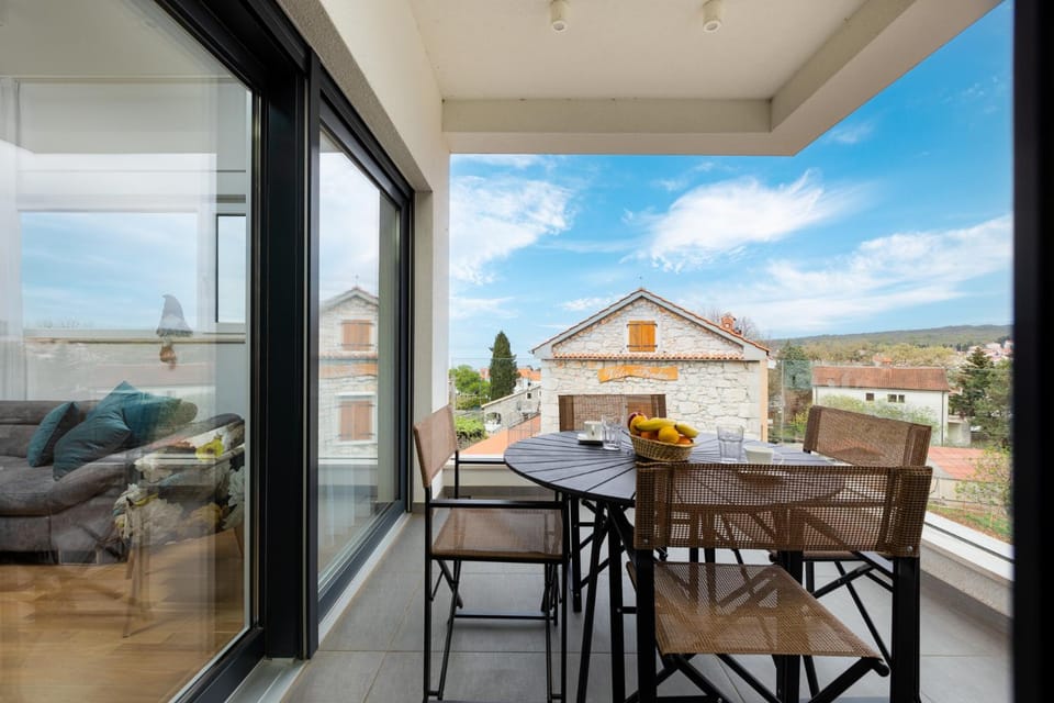 Natural landscape, View (from property/room), Balcony/Terrace, Seating area, Sea view