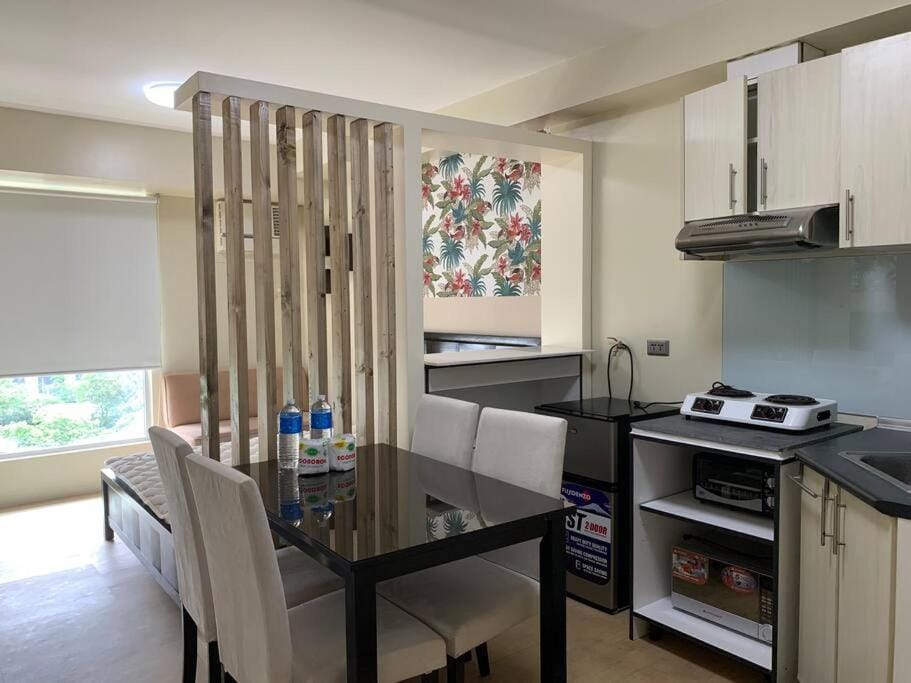 Comfy Avida Cebu w/ Pool(2 adjoined units) 50MBPS Apartment in Lapu-Lapu City