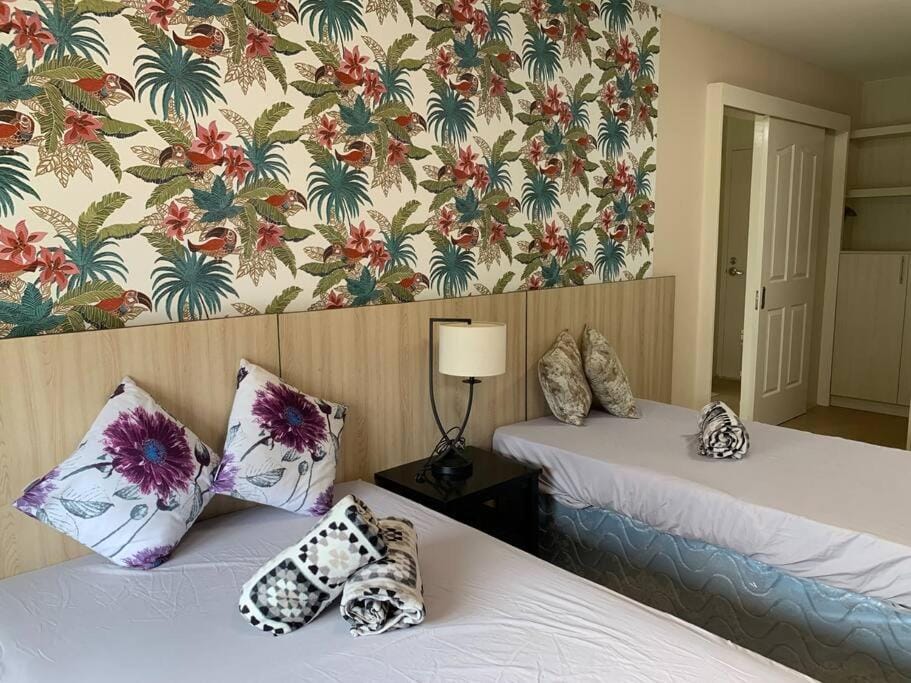 Comfy Avida Cebu w/ Pool(2 adjoined units) 50MBPS Apartment in Lapu-Lapu City