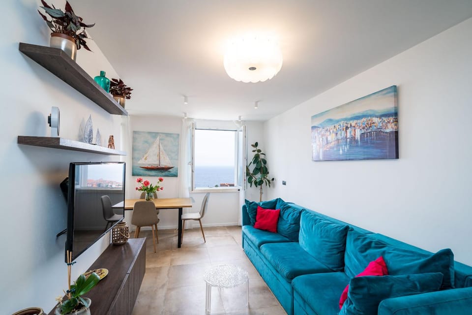 Communal lounge/ TV room, TV and multimedia, Living room, Seating area