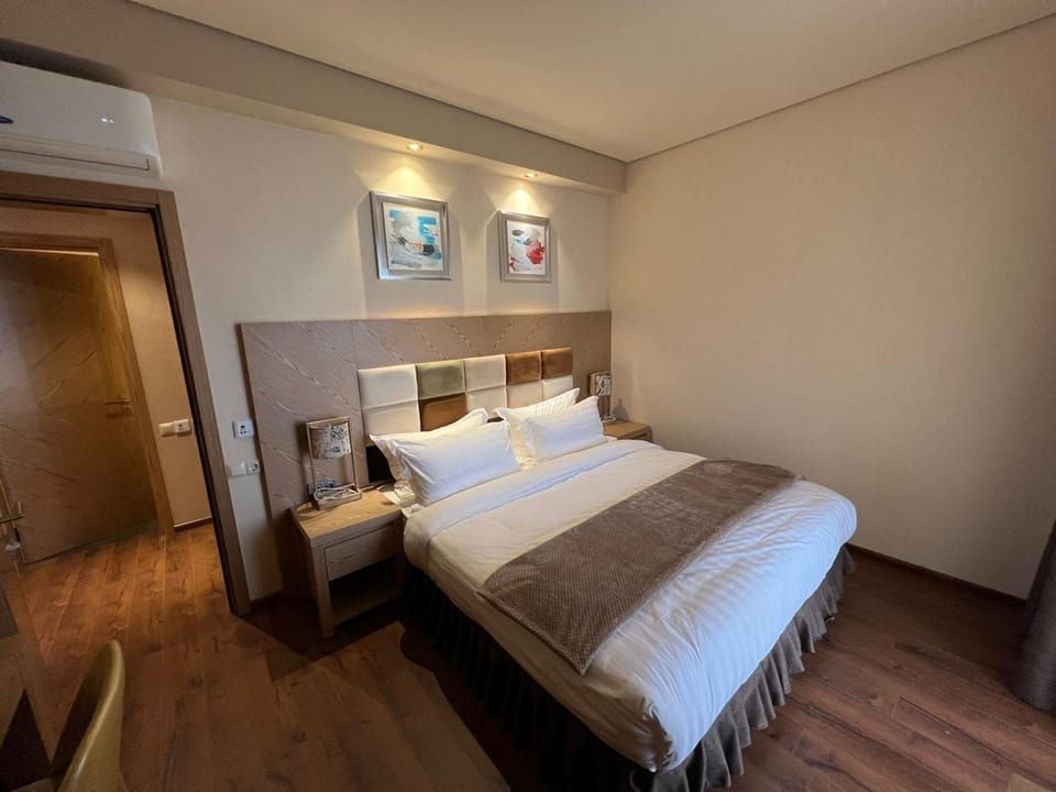 Bed, Bedroom, air conditioner