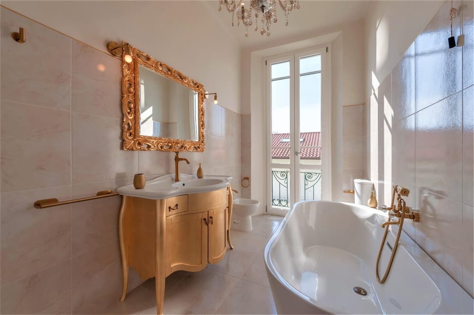 Bathroom, Bath, towels