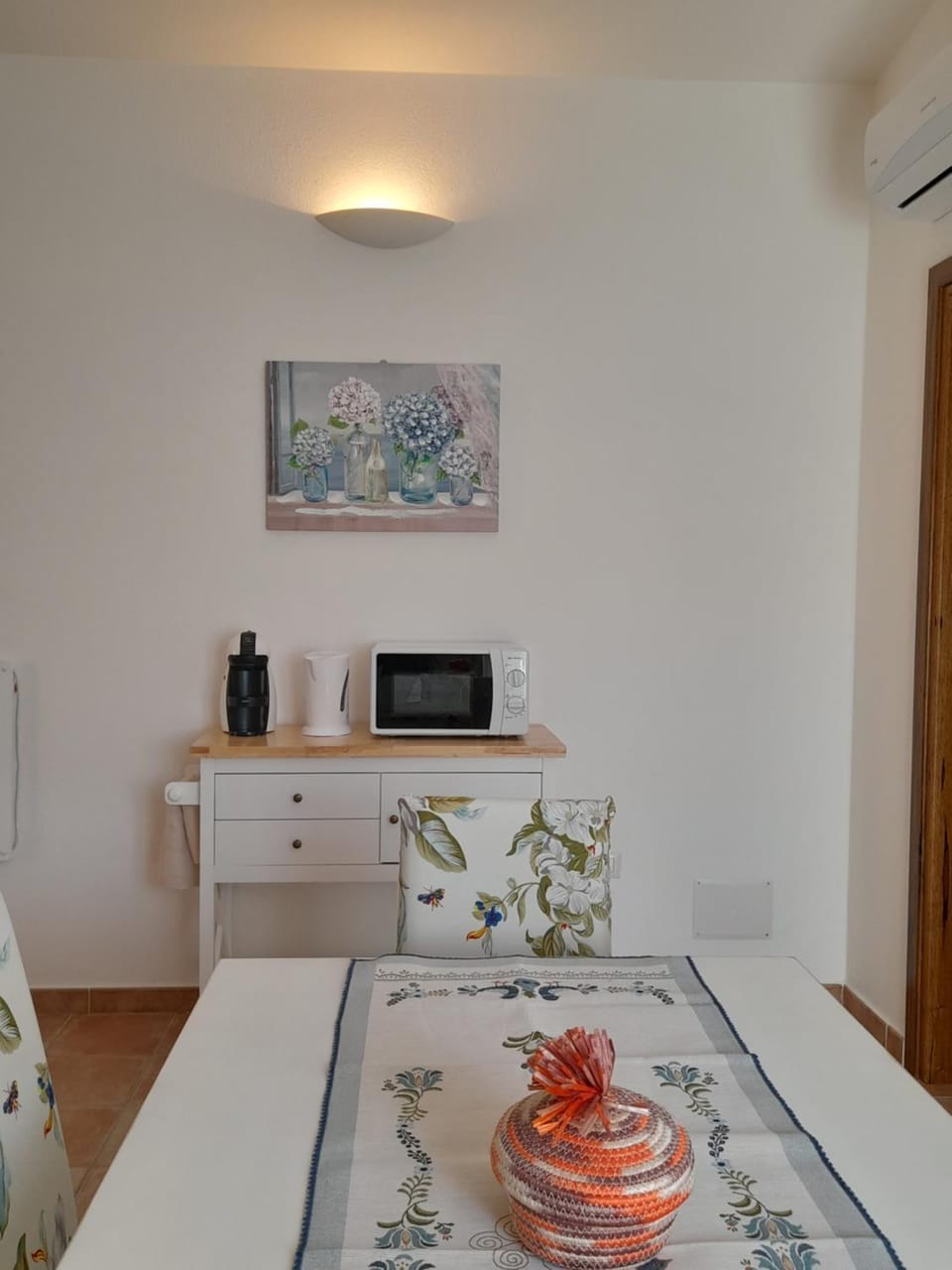 Dining area, minibar, air conditioner