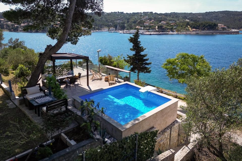Pool view, Sea view