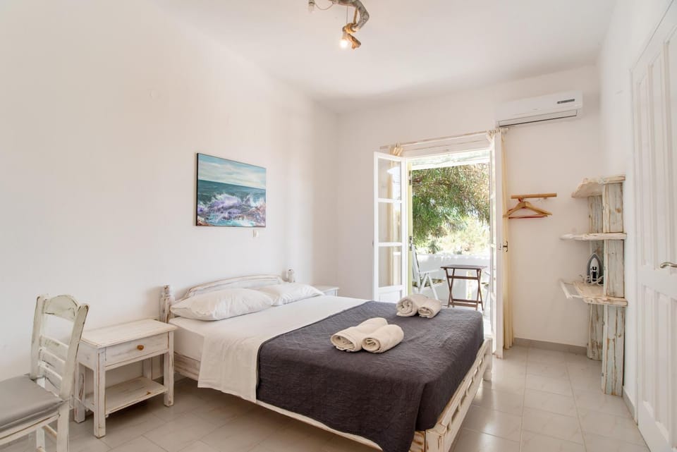 Property building, Living room, Bedroom