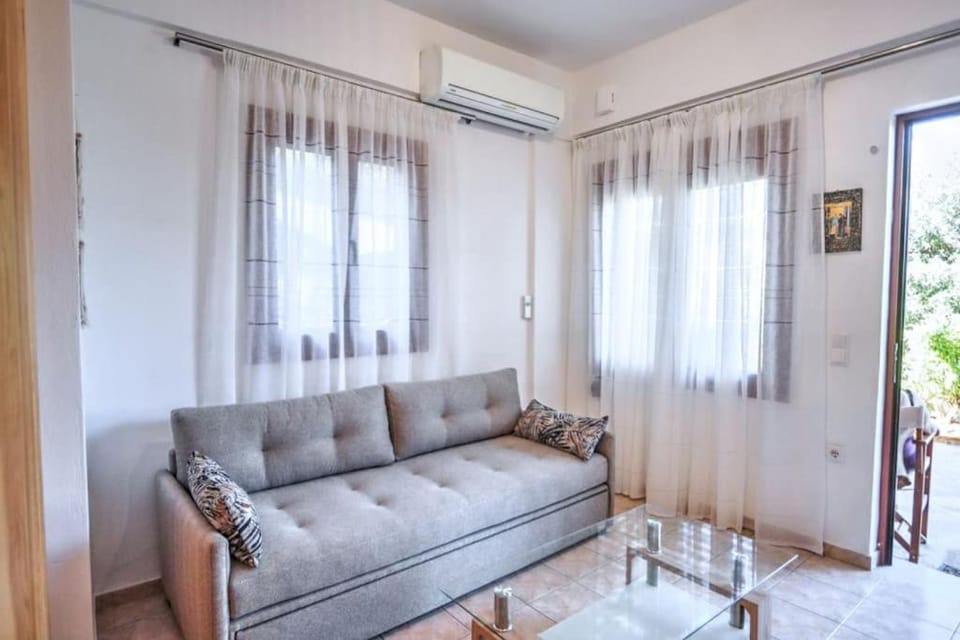 Living room, Seating area, air conditioner