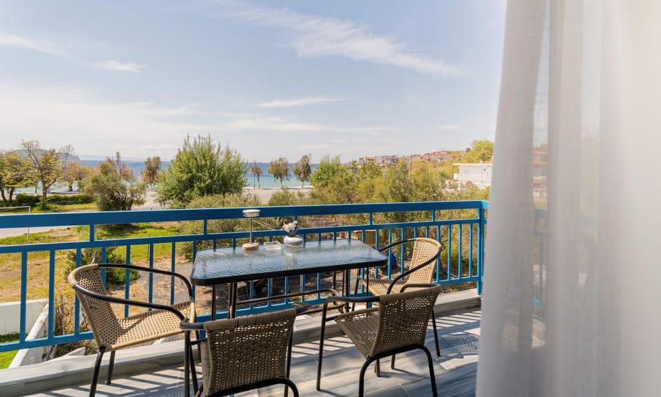 Patio, Day, View (from property/room), Balcony/Terrace, Dining area, Sea view