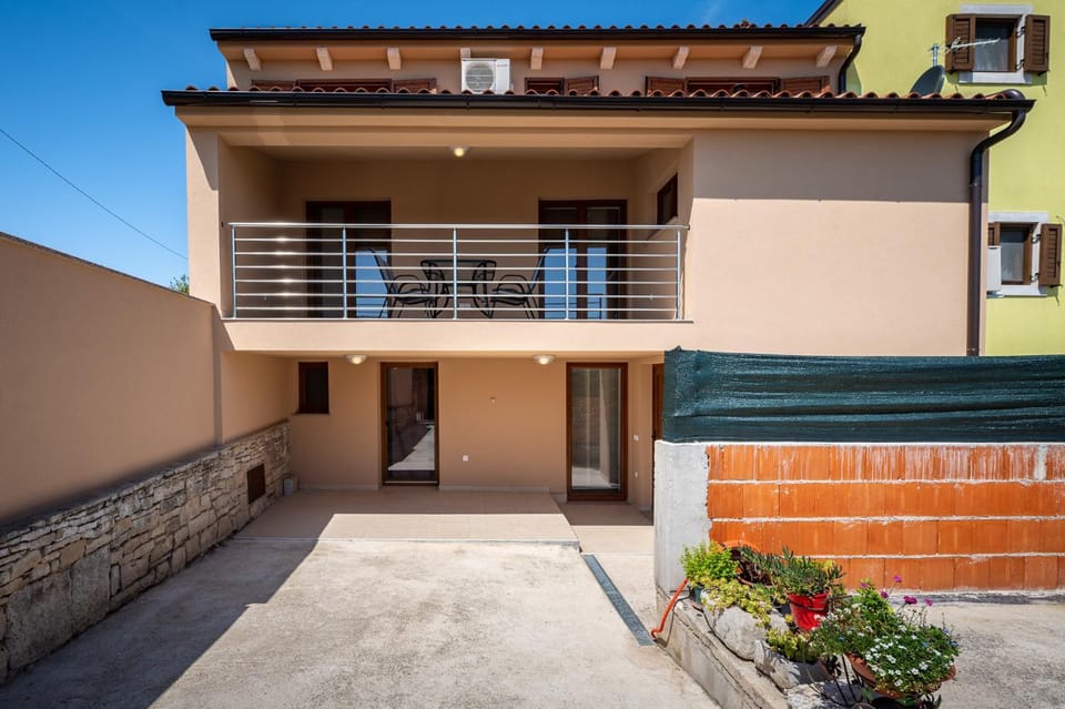 Property building, Balcony/Terrace