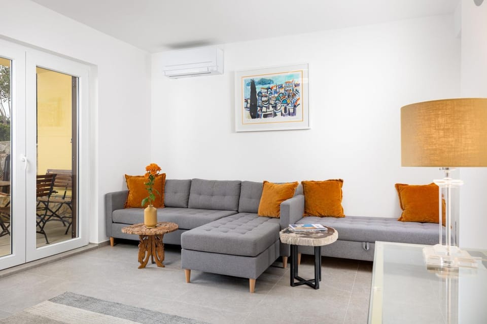 Living room, Garden view, air conditioner