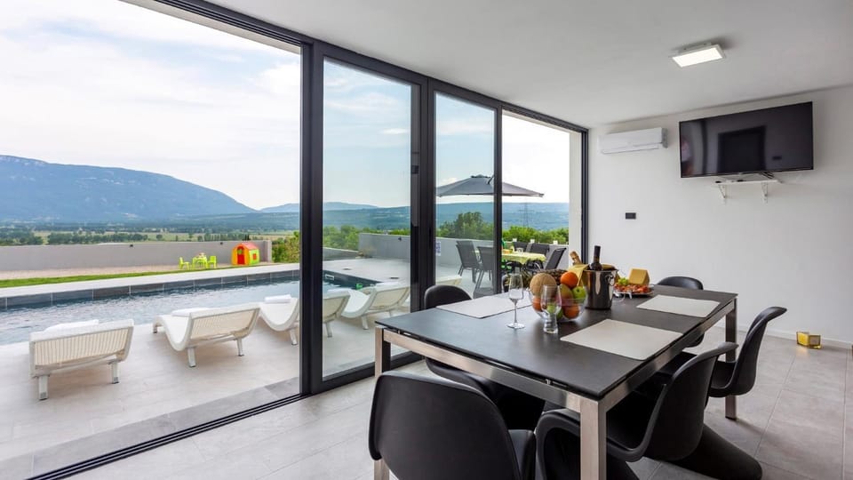 Property building, Garden, Balcony/Terrace, Seating area, Dining area, Swimming pool, air conditioner