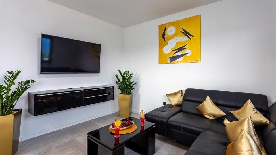 Living room, Seating area, air conditioner